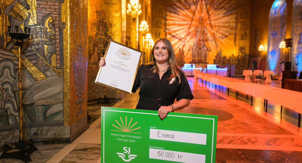 Jonna at an award ceremony.