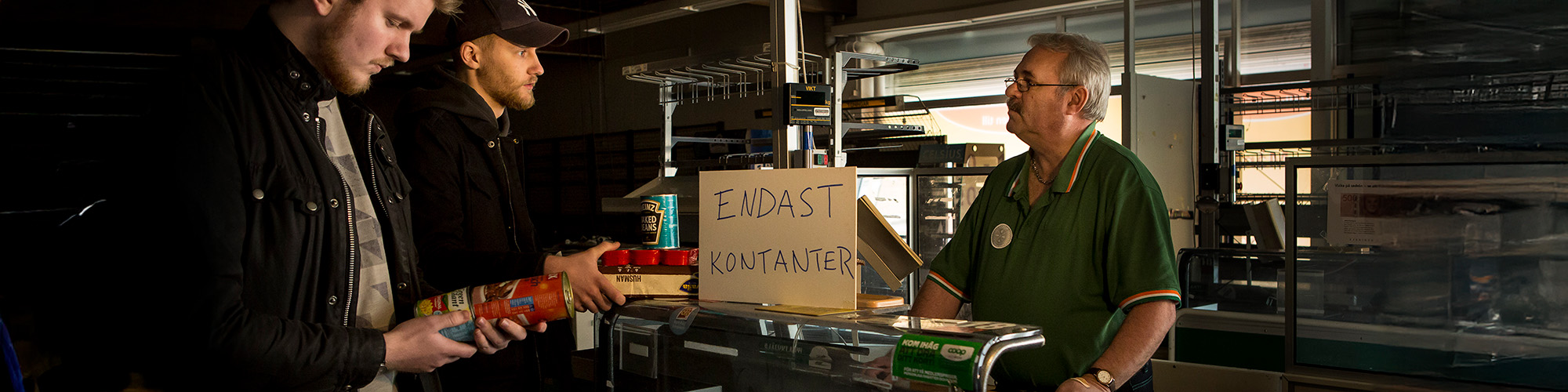 Strömavbrott i butik med skylten "Enbart kontanter". Foto: MSB